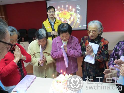 肇庆市社会工作师林玉泉荣获2013年“肇庆市十大敬老之星”荣誉称号 - 中国社工时报 - 中国社会工作人才服务平台