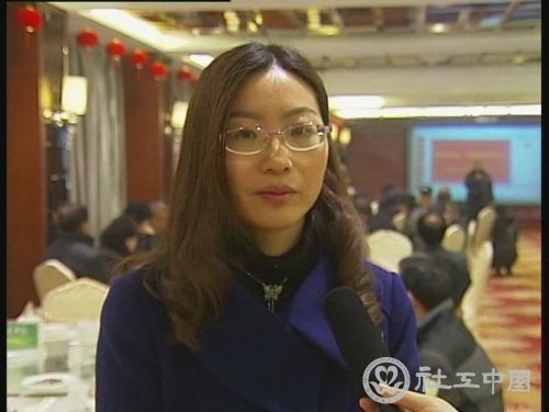 迎江区老龄办副主任石梦冰接受记者采访