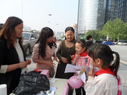 社工在和小学生讲什么是社工