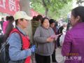 金水区豫馨社工中心开展招聘义诊送爱心活动