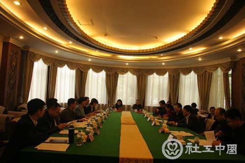 国务院参事调研组一行