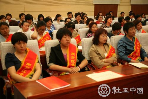 天津市南开区“美丽南开·精彩社工”拜师结对启动仪式现场。2
