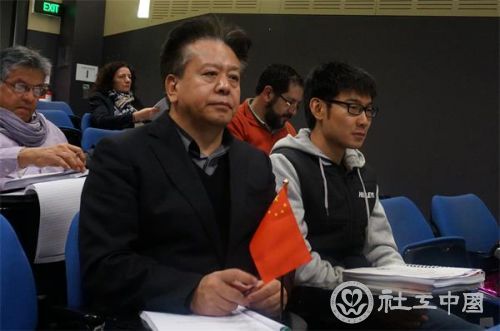赵蓬奇副会长在会场认真听取各代表工作汇报