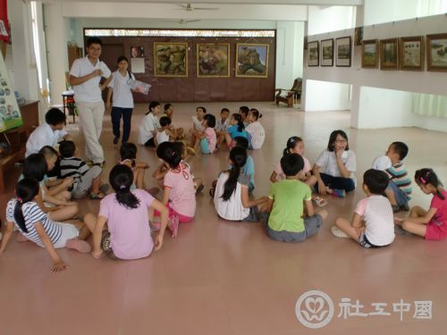 【开营仪式结束后的破冰环节，进行趣味运动会】 