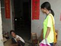 岭南师范学院凝夏实践队活动走访老人 送暖东村
