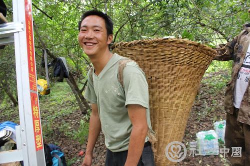 村民收获丰收的笑容