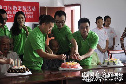 即将点燃生日蜡烛