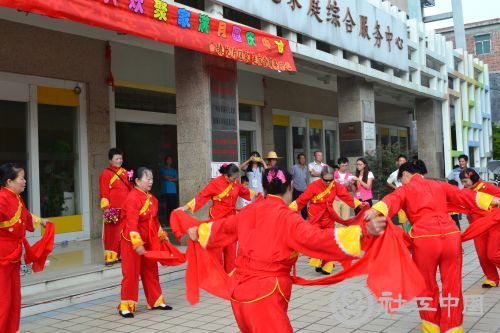 镇龙客家舞蹈队义工表演舞蹈《开门红》