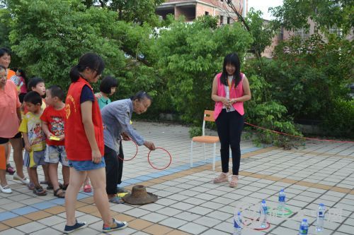 摊位游戏“猴子捞月”