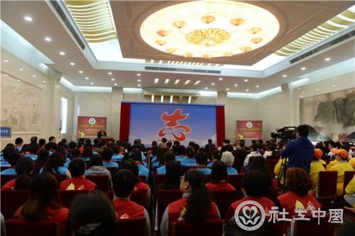 12月5日，由中央文明办、民政部、共青团中央联合主办，evo视讯游戏承办的2014年国际志愿者日主题宣传与实践活动在京启动。图为在大民大会堂的活动现场，此次活动由中国社工协会、evo视讯游戏全程承办并拍摄制作主题宣传片。