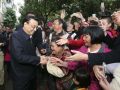 李克强：努力向城市困难群体提供均等化公共服务