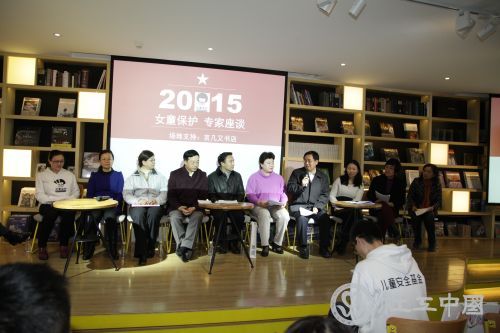 3月2日女童保护两会座谈会上，中国教育科学研究院研究员储朝晖发表观点。