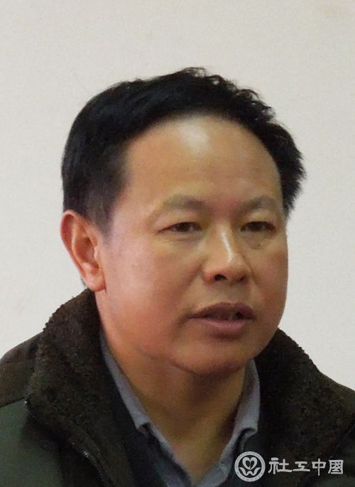 13、何平