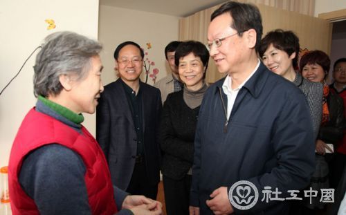 邹铭副部长一行在南京市建邺区泰乐城养老综合体调研