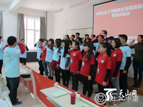 新师大学生在宣誓
