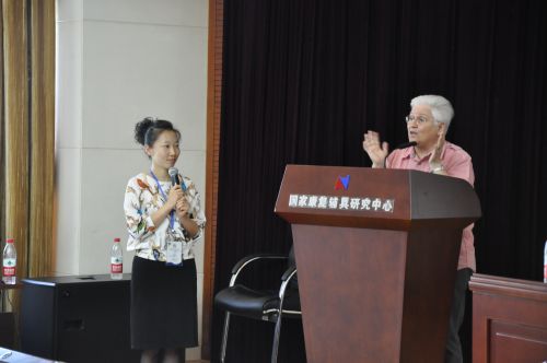 意大利著名康复专家杜乐梅教授代表专家发言