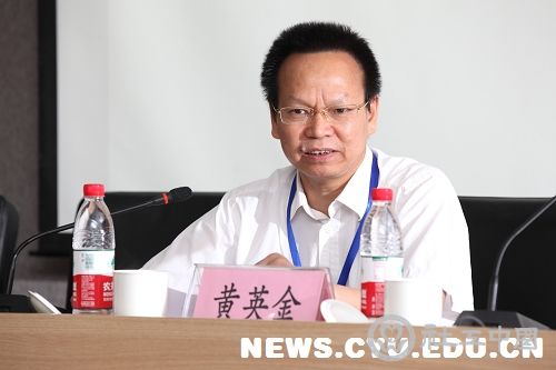 黄英金教授主要介绍了江西农业大学在新农村发展方面建立精准扶贫通道的研究和探索及取得的研究和实践成果。