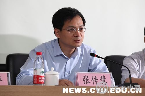 团中央农村青年工作部副部长张传慧结合共青团农村工作实际，认为农村共青团工作就是以立足于农业、农村，服务于农村青年为主要任务，并肯定了社会工作是共青团在农村开展工作的重要领域和载体。