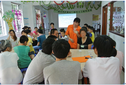 201506社工在邀请义工骨干分享在投身参与项目义工服务中的感受