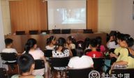 潍坊众智社工在幸福街社区开办青少年励志影院