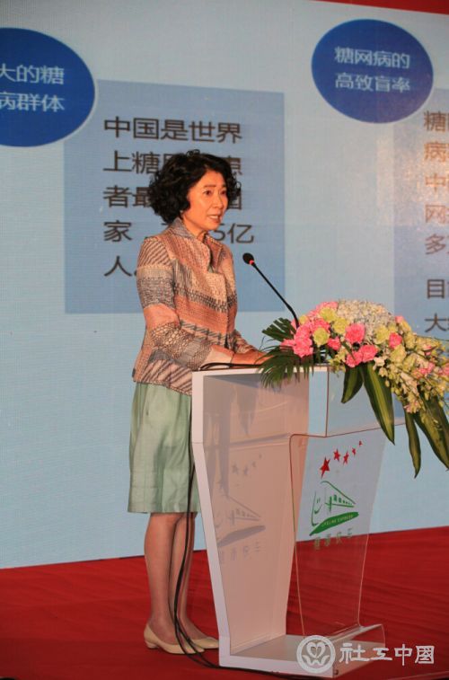 健康快车创会主席方黄吉雯在颁奖典礼