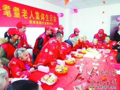 社工进社区 与老人面对面
