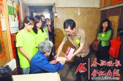 社工进社区 与老人面对面