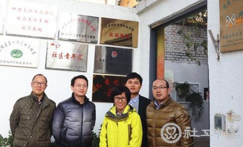支部党员合影留念