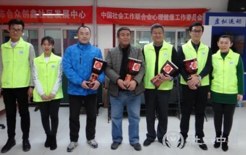 活动结束后，相关领导和专家合影
