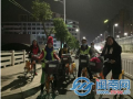海西社工夜骑小黄人寻找流浪者 为他们送关怀