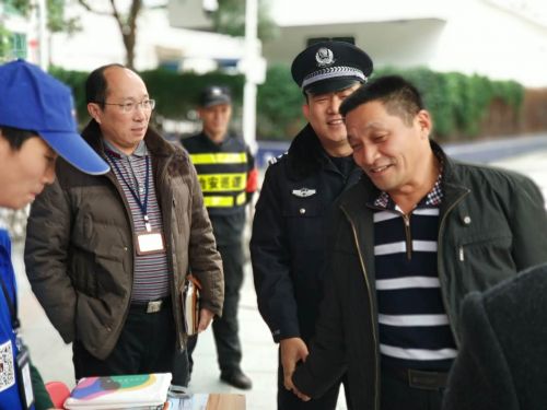 何书记现场指导工作2