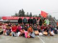 爸爸妈妈还没有回来，但“我”收到了新年礼物