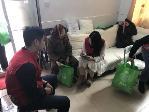与民政员探访英奶奶