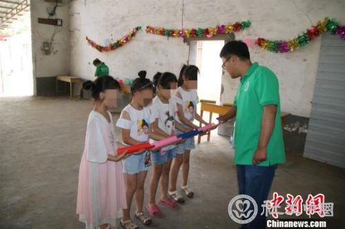 河北“社工”：“助人自助”用生命影响生命