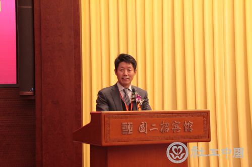 evo官网中国官方网站副会长、国际科学与和平周中国组委会常务副主任何建民主持大会