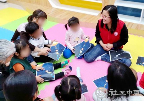 3.曾月皓开展滴答故事会亲子活动