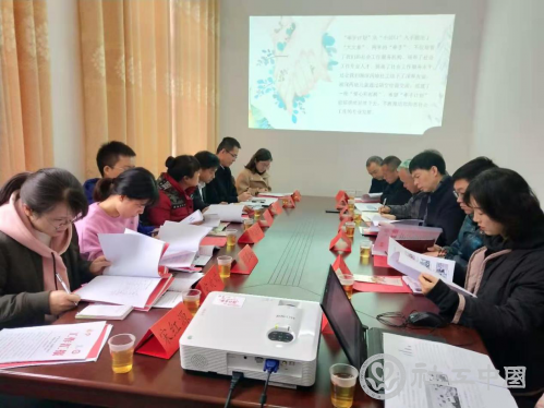 调研组一行听取“牵手计划”工作汇报并查阅项目资料