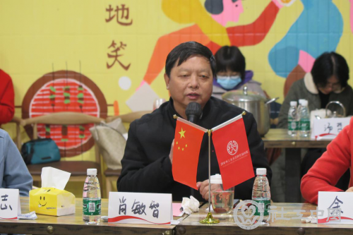 深圳市民政局慈善事业与社会工作处调研员肖敏智发言