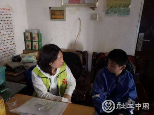 社工与小勇面谈
