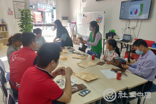 皮革包包制作剪影
