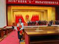 面对老人，我们不仅要做医务工作者，也要做社工