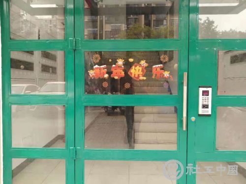 改造后的单元门