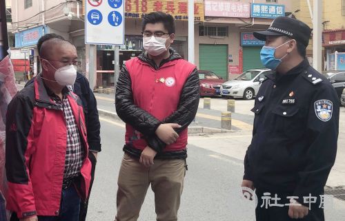 此前精防社工与民警来到水浸围找村干部了解C某信息
